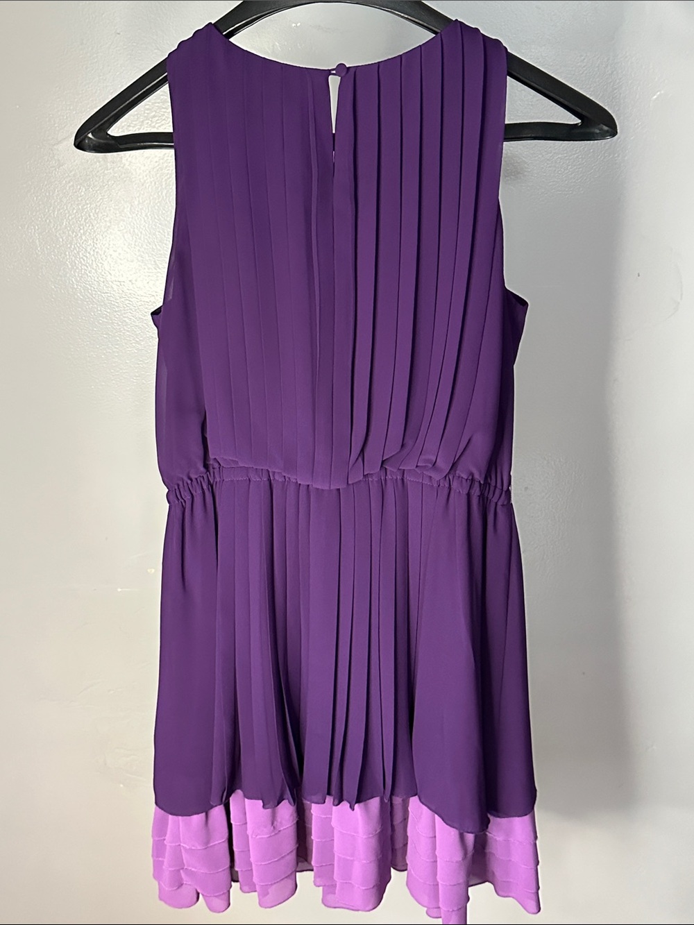 Jessica Simpson Two-Tone Purple Pleated Sleeveless Dress - Picture 2 of 3